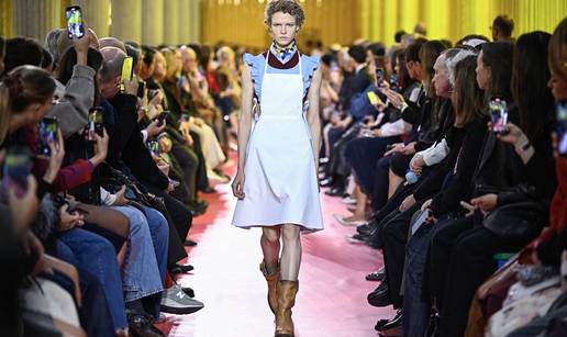 Miu Miu u Parizu predstavio kolekciju koja podsjeća na ormare naših baka