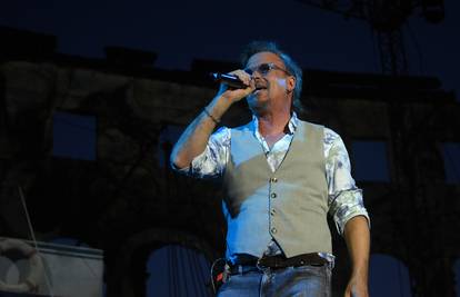 Večer za pamćenje: Puna pulska Arena uživala s Gibonnijem...