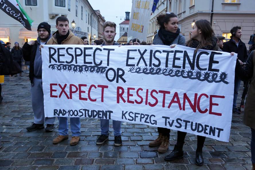 Stotine na Markovu trgu protiv zatvaranja rute za izbjeglice