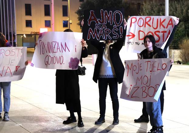 U Šibeniku održan no?ni marš - Feminizam nema granica