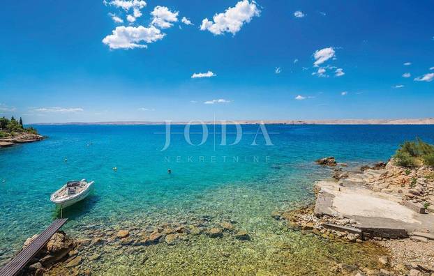FOTO Netko u Hrvatskoj prodaje kuću na samoj obali: 'Spaja se s morem.' Cijena će vas iznenaditi