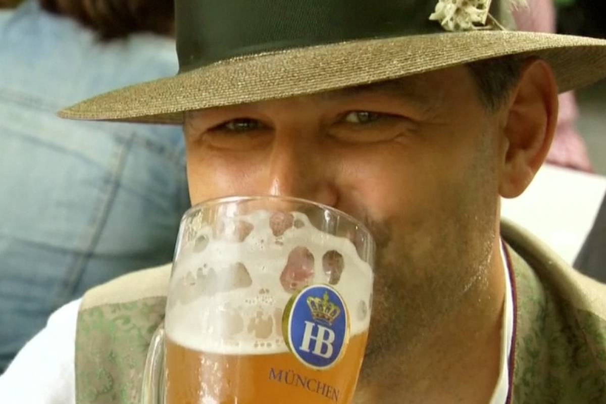 Idila u Bavarskoj: Piju pivo i plešu polku od ranog jutra