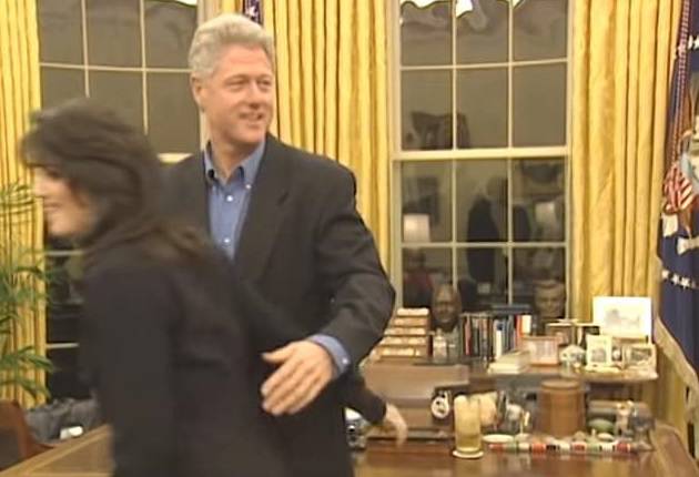 Bill Clinton je obgrlio Monicu u Ovalnom uredu pred kamerama