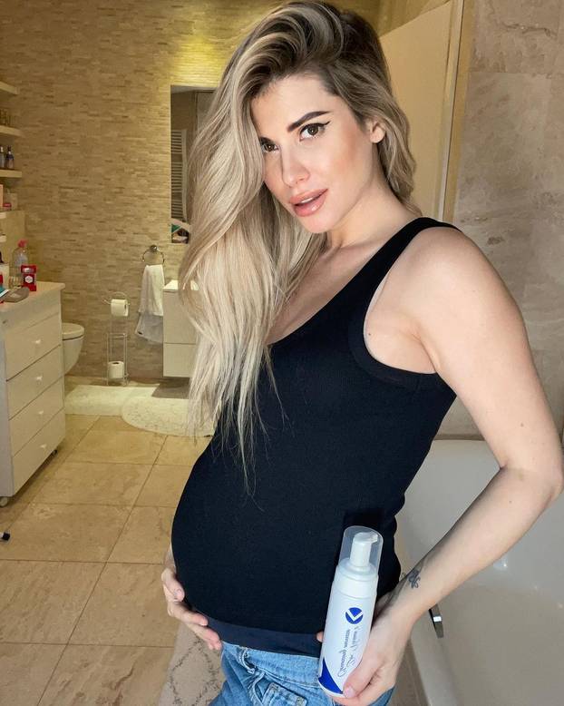 FOTO Ecija Belošević pokazala donje rublje: Evo u čemu spava