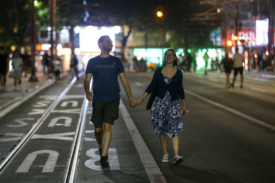 Beograd: Novi prosvjed na beogradskim ulicama, okupljeni su bacali kamenje i pirotehnička sredstva