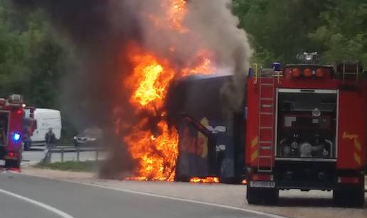 Autobus kod Plomina izgorio zbog kvara na instalacijama