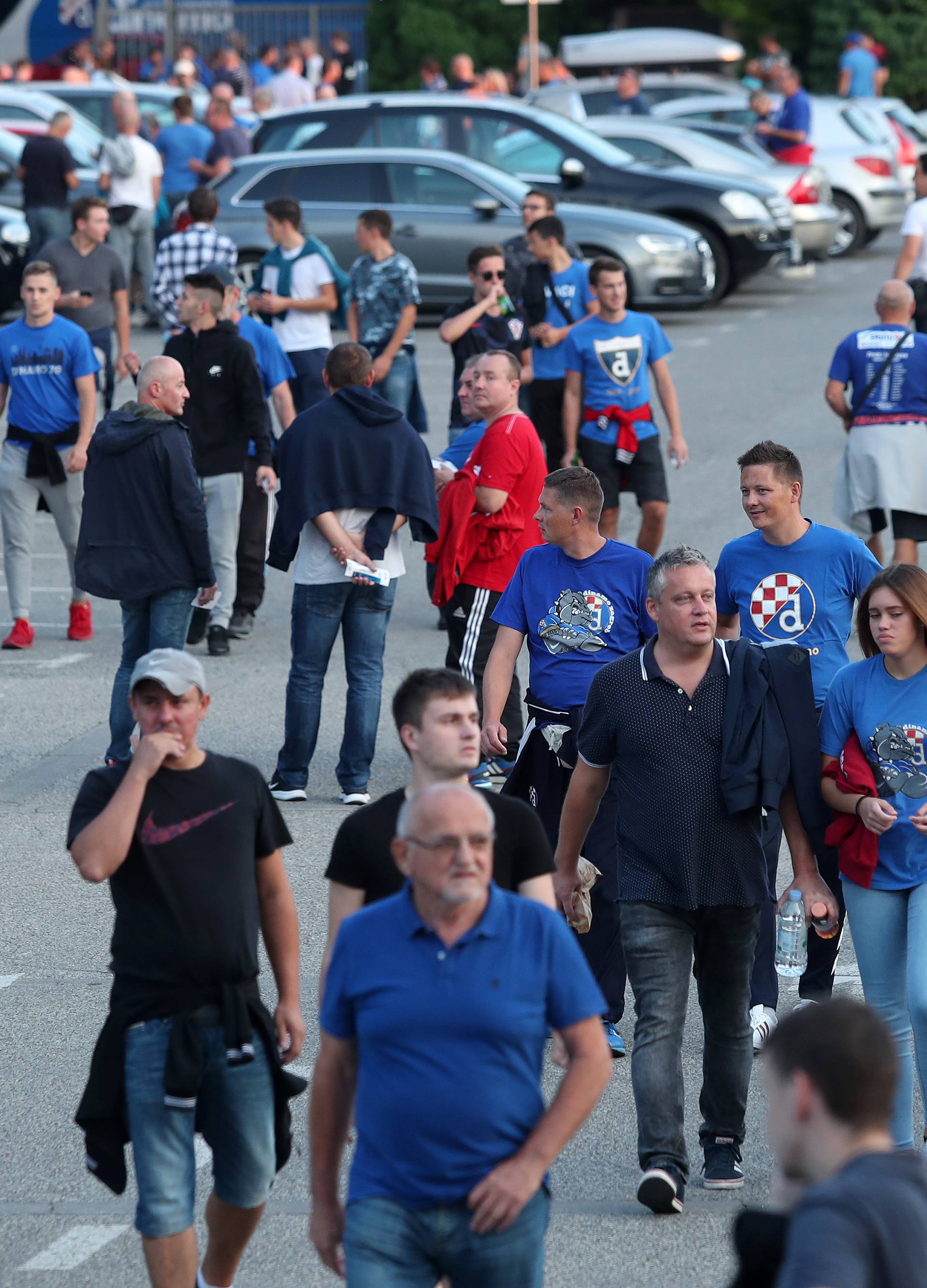 Navijači obojali ulice u plavo: Ovo je onaj naš stari Dinamo!