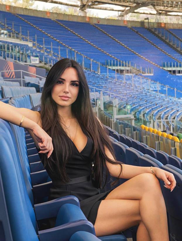 Navijače Intera 'preobratila' je na Milan. Glumila  i u filmovima