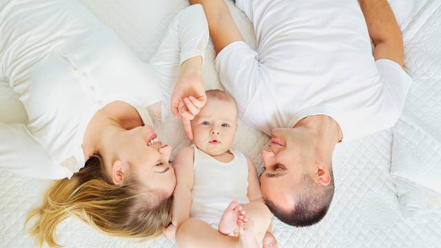 Roditelji koji češće maze svoje bebe mogu im poboljšati DNK