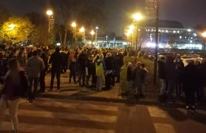 Prosvjed roditelja u Zagrebu zbog ukidanja mjere roditelj odgajatelj: Došli su s djecom