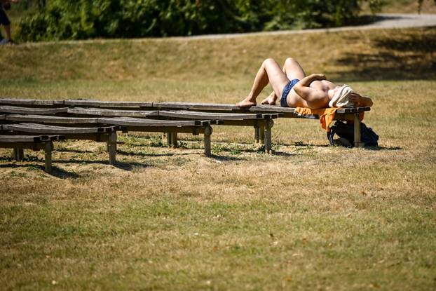 Zagreb: Nedjeljno popodne u parku Maksimir