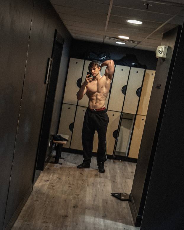 Od mršavog klinca do fitness modela i pozicije  kreativnog direktora Gymsharka
