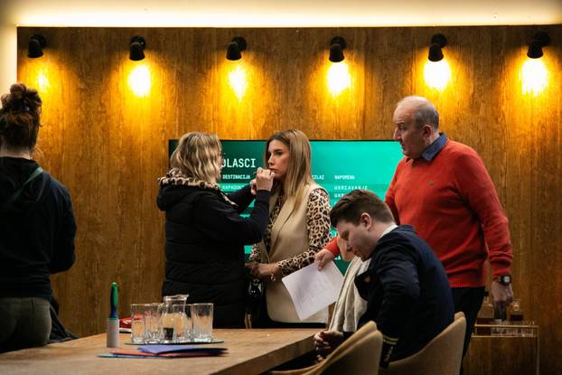 Nives u seriji igra djevicu Nenu: Zakopčana do grla šokirala sve!