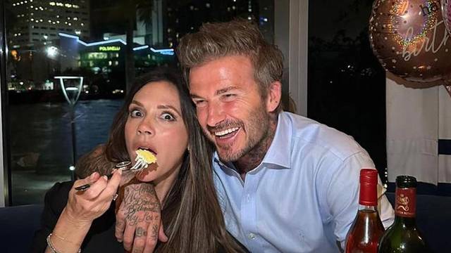 Victoria Beckham i David skupa zapjevali hit grupe 'Spice Girls': 'Malo izgledaju pijani, slatki su'