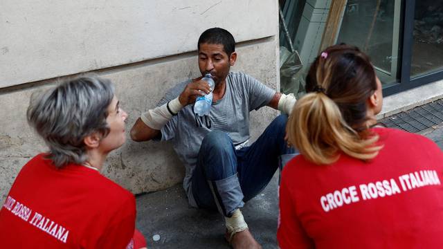 Red cross workers check on homeless during heat wave across Italy
