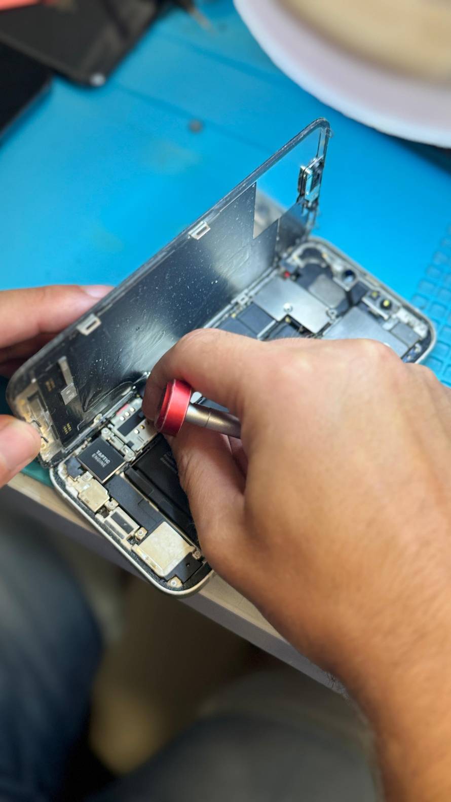 Mobitel vam je pao? Evo gdje ga možete popraviti još isti dan