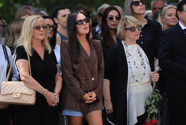 Zagreb: Posljednji ispraćaj Luce Mamić, majke Stojana, Zdravka i Zorana Mamića