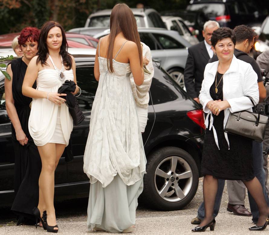 ARHIVA - 2010. Zagreb: Vjen?anje Maline Grahek i Josipa Šelendi?a u remetskoj crkvi