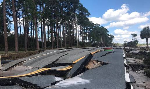 Uragan opusto&scaron;io Floridu: Za pre&zcaron;ivjelima se i dalje traga