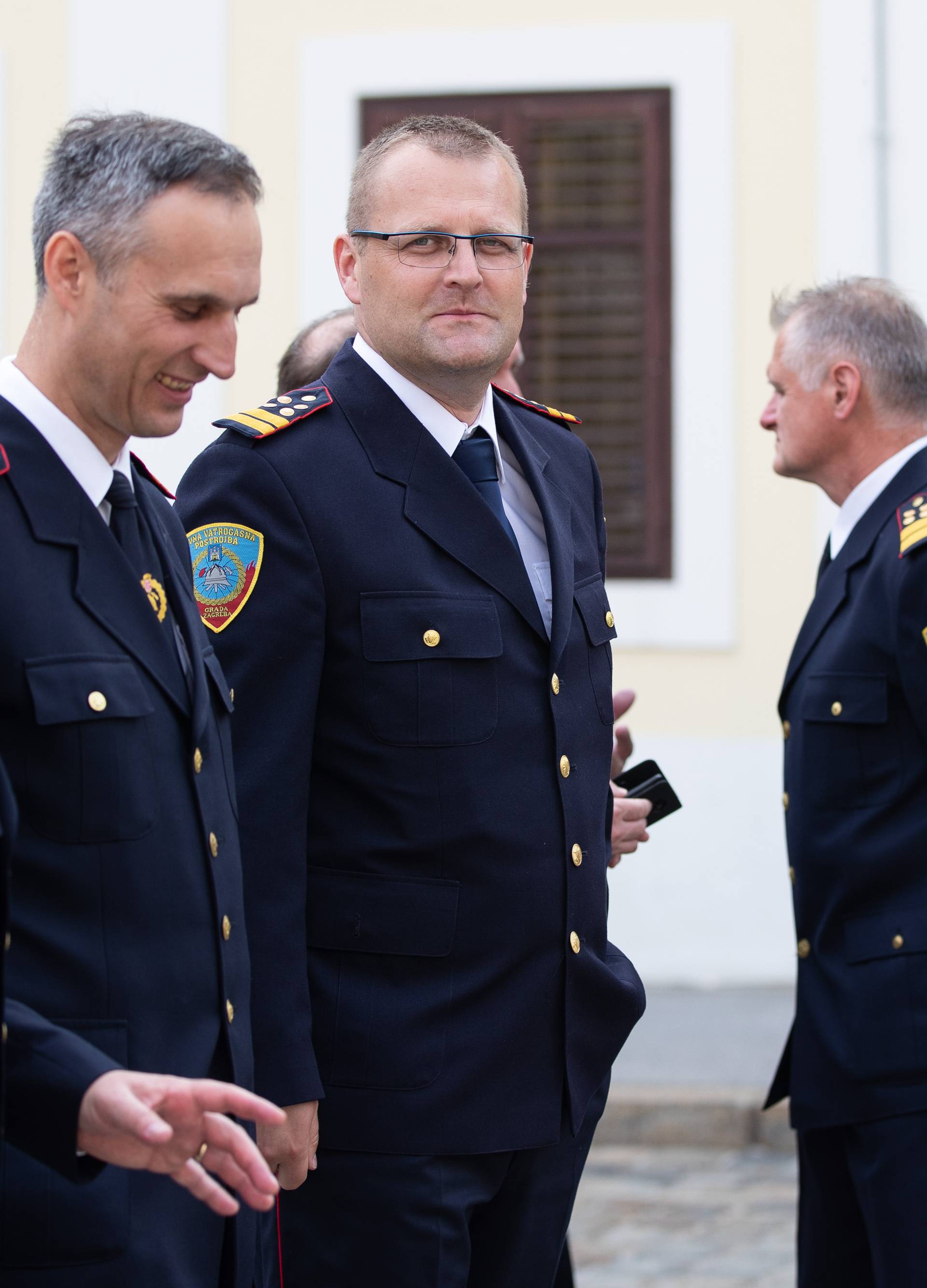 Oduševila je turiste: Vatrogasci stupali uz zgodnu Anu Rucner