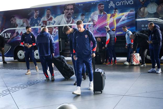 Zagreb: Odlazak hrvatske nogometne reprezentacije u Prag 