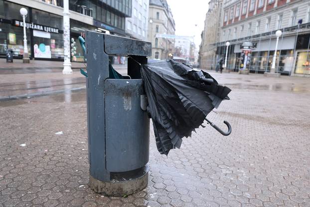 Zagreb: Olujni vjetar ne prestaje