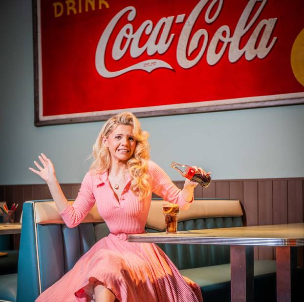 FOTO Mlada ljepotica obožava vintage stil - u retro krpicama donosi seksepil iz 1950-ih