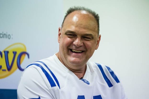 Oscar Schmidt, the greatest idol of Brazilian basketball, dies in Sao Paulo at age 68.