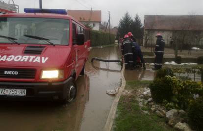 Kod Varaždina poplavile kuće, Sisak sutra očekuje novi val