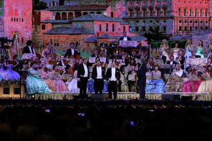 FOTO Spektakl u zagrebačkoj Areni: Violinist André Rieu je s orkestrom oduševio publiku