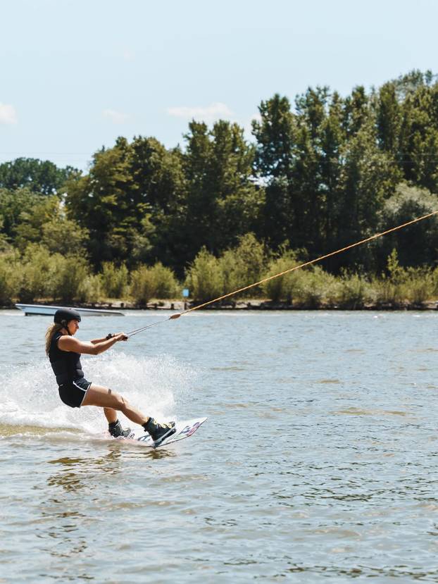 Sunce i planine? Za slovensku boardericu to znači slobodu...