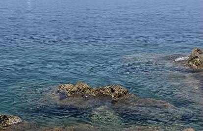 More na plaži Prigradica na Korčuli zagađeno fekalijama