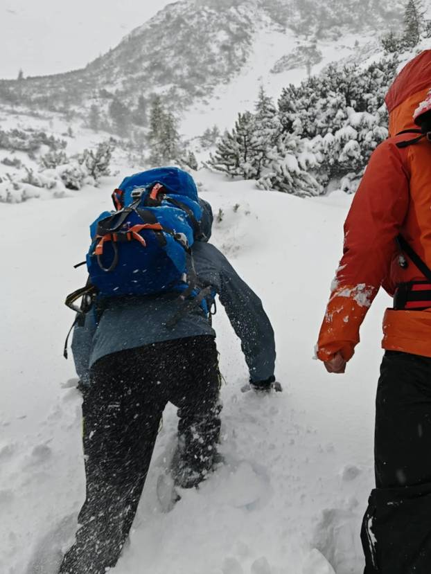 FOTO U ovoj su provaliji našli tijela tri Hrvata, spuštali se užadima, pomogao je i pas