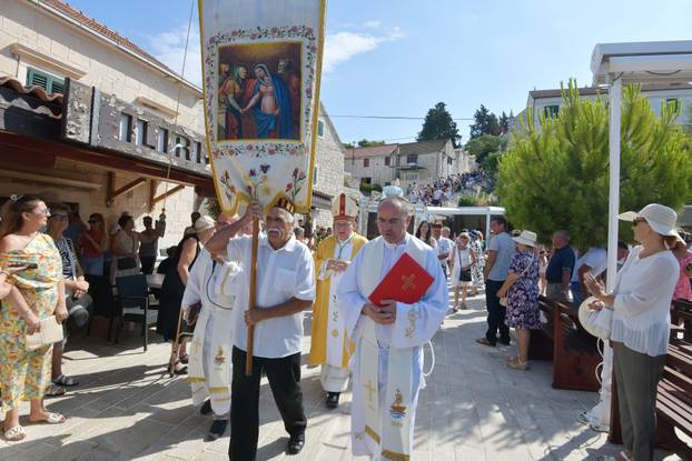 Rogoznica: Ispra?aj Gospe od Kapelice
