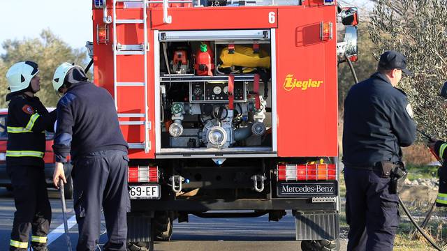 Velika šteta: U Velikoj Gorici planuli kamioni s prikolicama