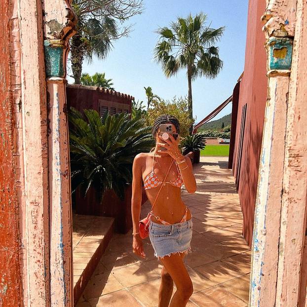 Bujnoj manekenki ne smetaju centimetri talijanske zvijezde