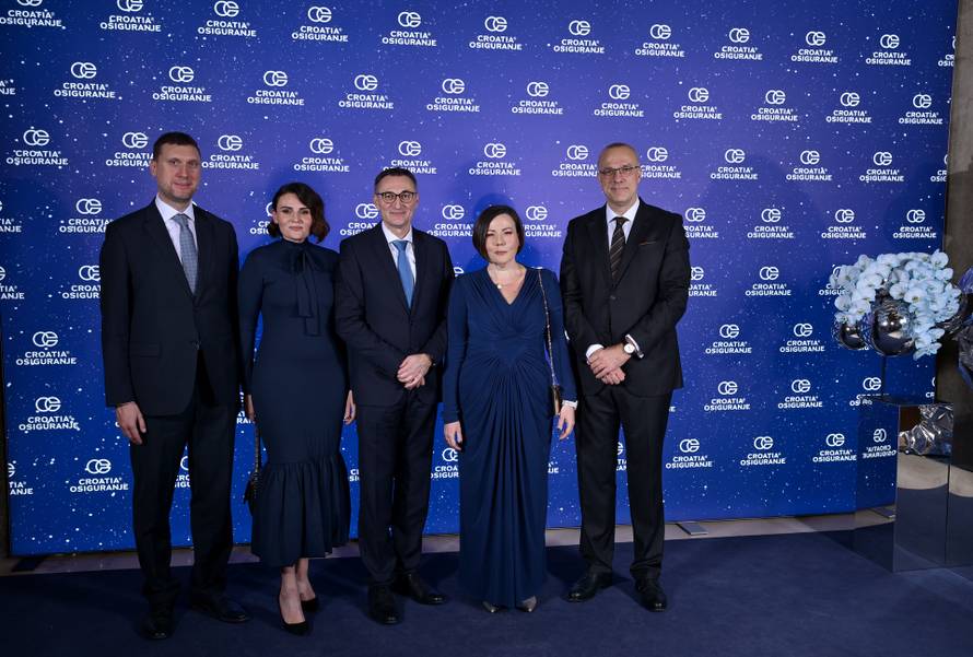 Zagreb: Okupljanje uzvanika uoči Božićnog gala koncerta Croatia osiguranja "Croatia povezana pjesmom"