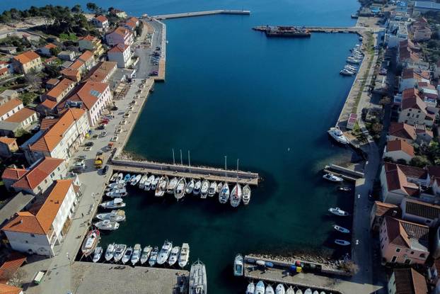 Luka Sali dobila je novi lukobran, veću obalu i dublji gaz. Pogledajte kako izgleda iz zraka