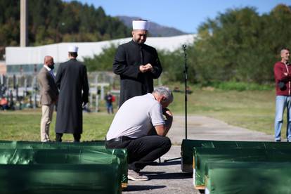 FOTO Velika tuga u Jablanici: Stotine ljudi na kolektivnoj dženazi za poginule u poplavi