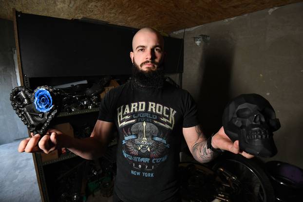 Karlo iz Koprivnice izrađuje zanimljive ukrase i skulpture od dijelova automobila i motora