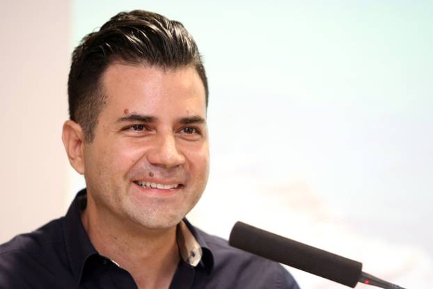 Ante Vrban pokazao luksuzan stan, ima 'leteću' jelku za Božić