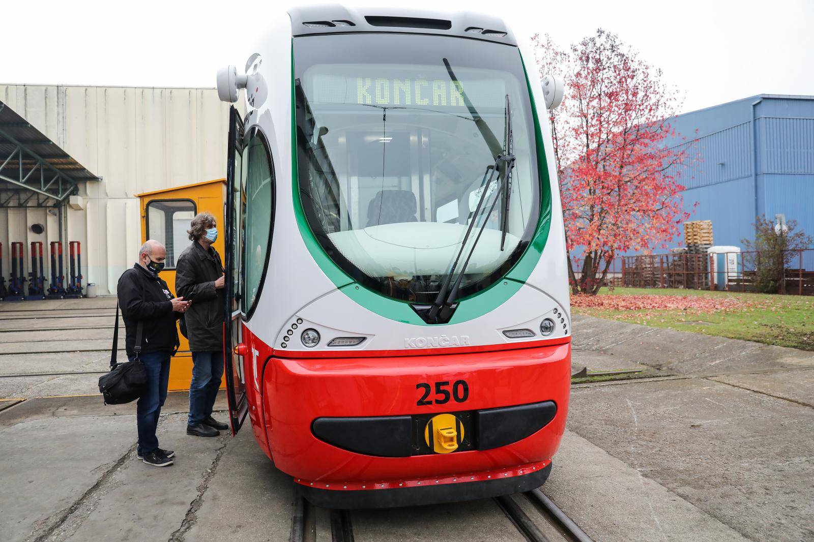 Zagreb: Končar isporučio prvi od šest niskopodnih tramvaja za Republiku Latviju