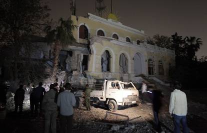 Srušili Gadafijevu rezidenciju, snage NATO-a odlaze iz Libije