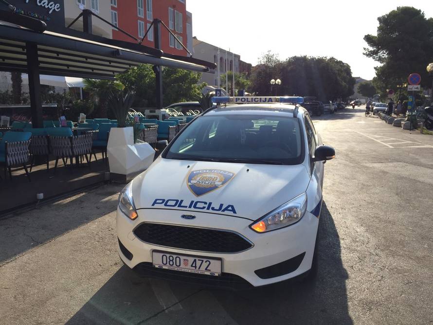 Prijetio turistkinji nožem, ukrao joj miksetu: Isti dan su ga uhitili