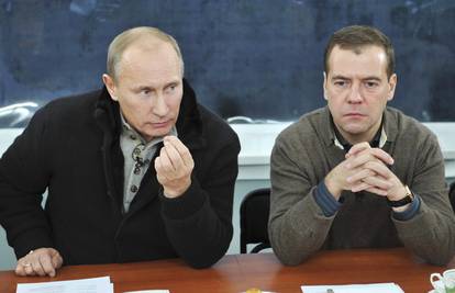 Putin će više raditi od doma, a Medvedev će do posla helićem