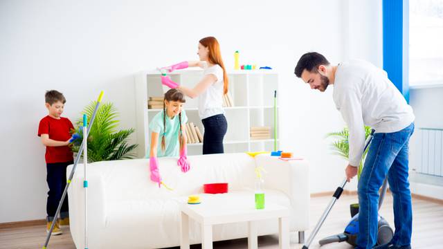 Žena mužu šalje poruke od 'gazdarice' kako bi očistio kuću