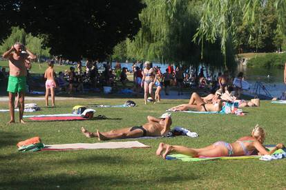 FOTO Spas od paklenog vala mnogi su potražili u rijekama i morima: Plaže krcate turistima