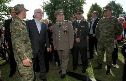 Povodom Dana pobjede 158 vojnika dobilo je promaknuće