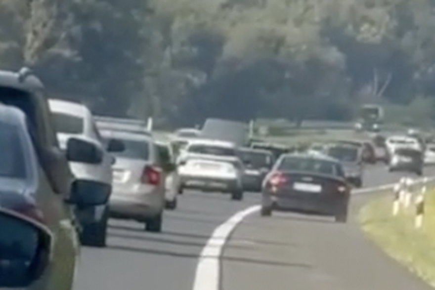 Pretjecanje na zaustavnoj traci