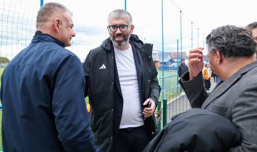 FOTO Nasmiješeni predsjednik Hajduka u Grubišnom Polju, uz njega i klupski šef osiguranja